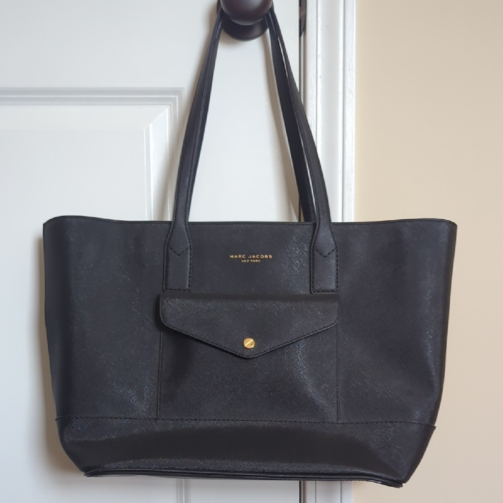 Marc Jacobs Elegant Black Tote